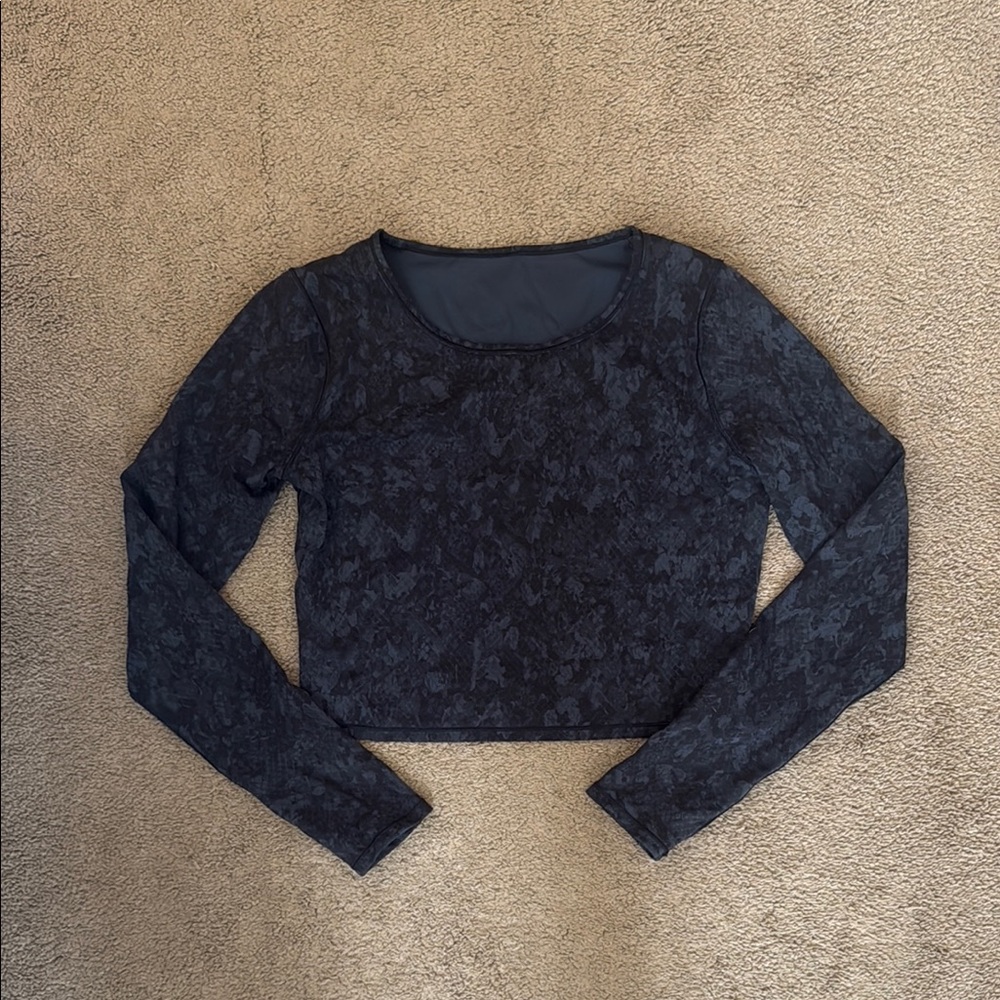 Like New Long Sleeve Crop Top